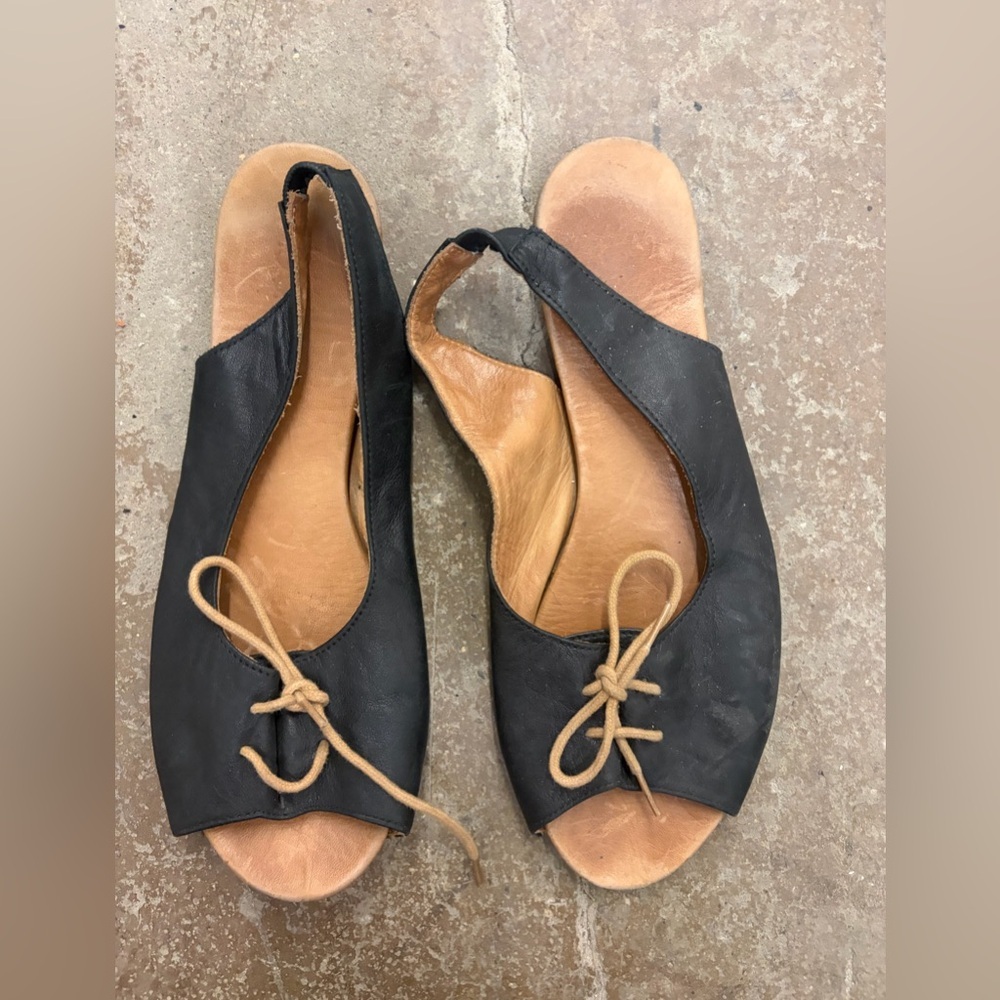 Bueno slip‎ on genuine leather sandals